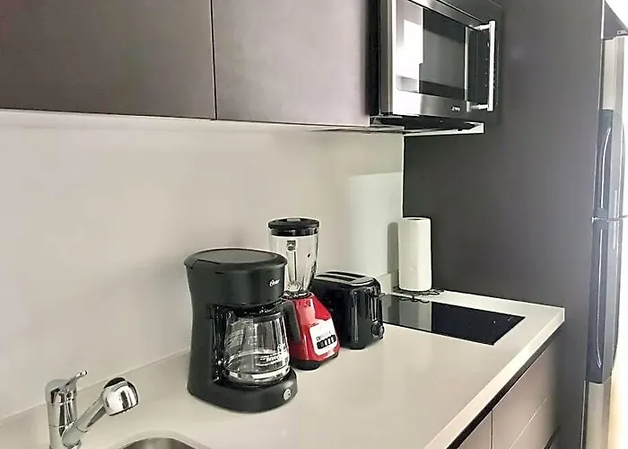 218 Stylish Delux Fast Wifi Apartment